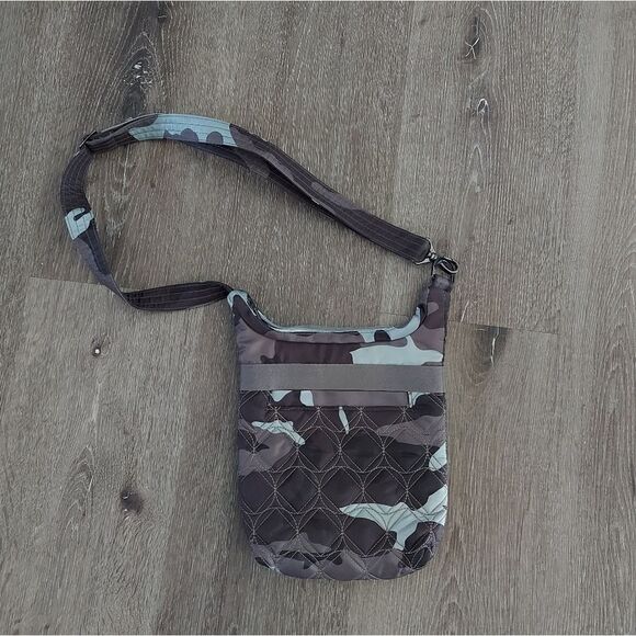 Lug Skipper Crossbody Bag Camo Camouflage - Picture 3 of 8